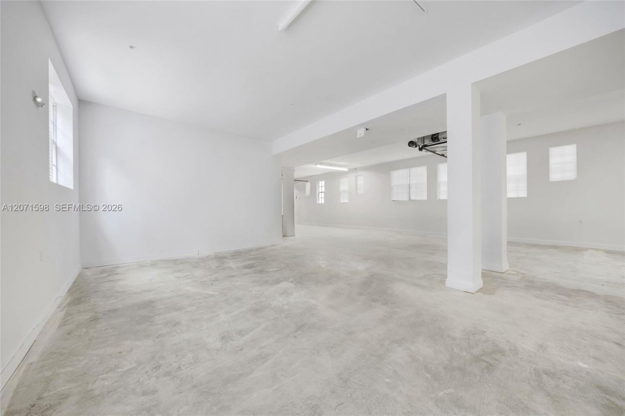 727 Collins Ave , Miami Beach, FL 33139 Photo