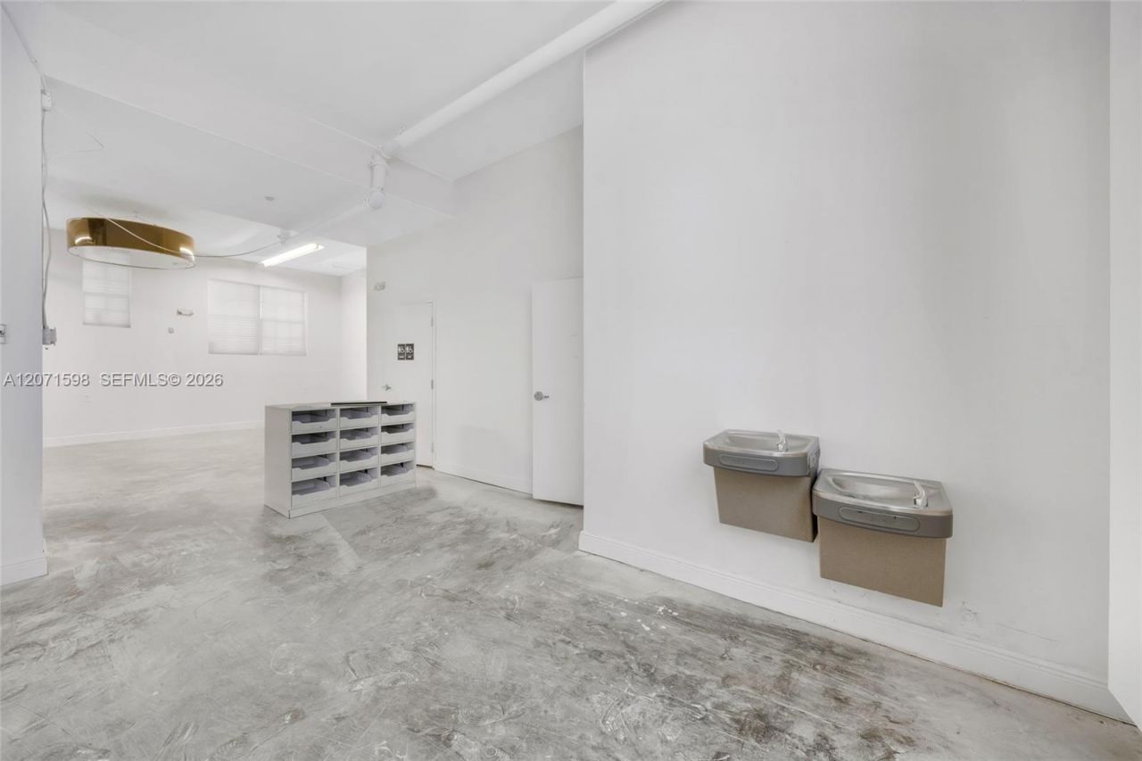 727 Collins Ave , Miami Beach, FL 33139 Photo