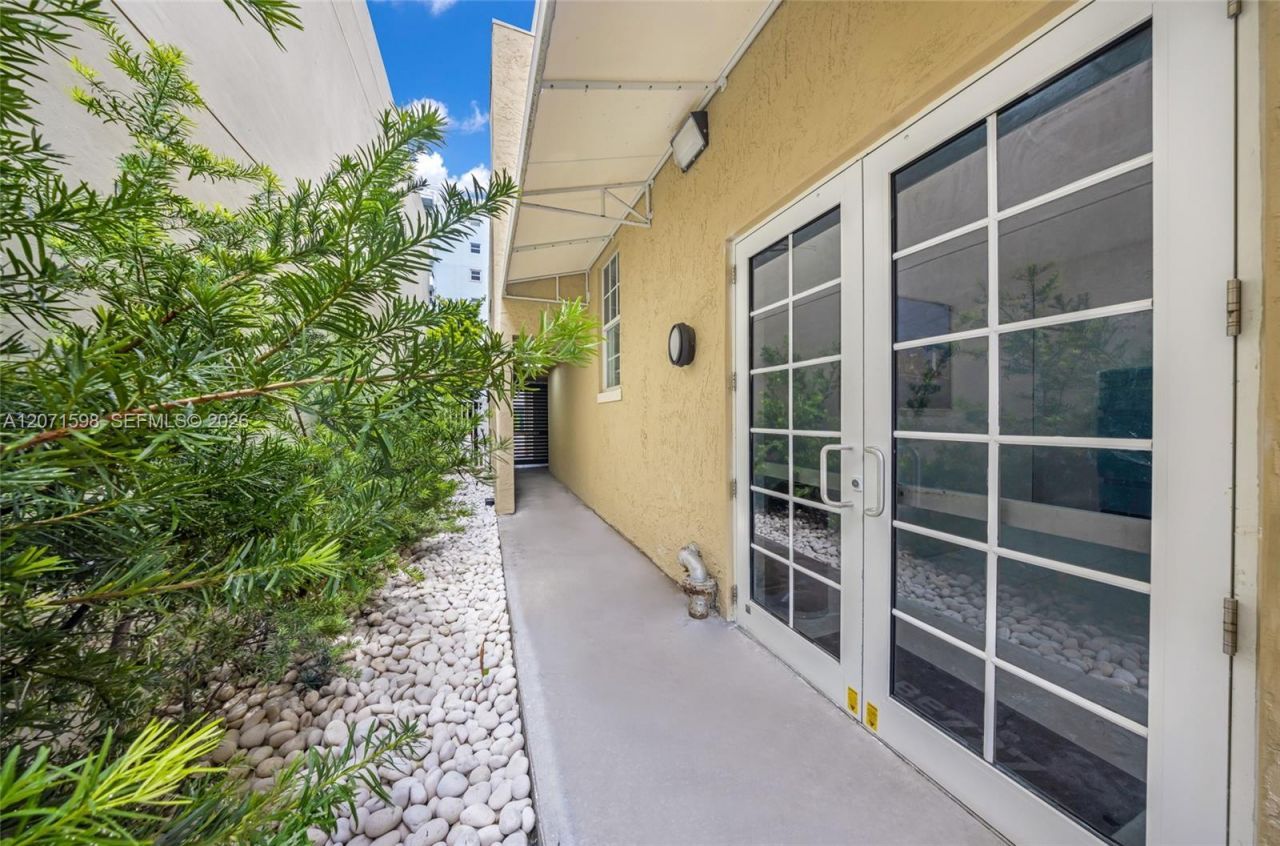 727 Collins Ave , Miami Beach, FL 33139 Photo