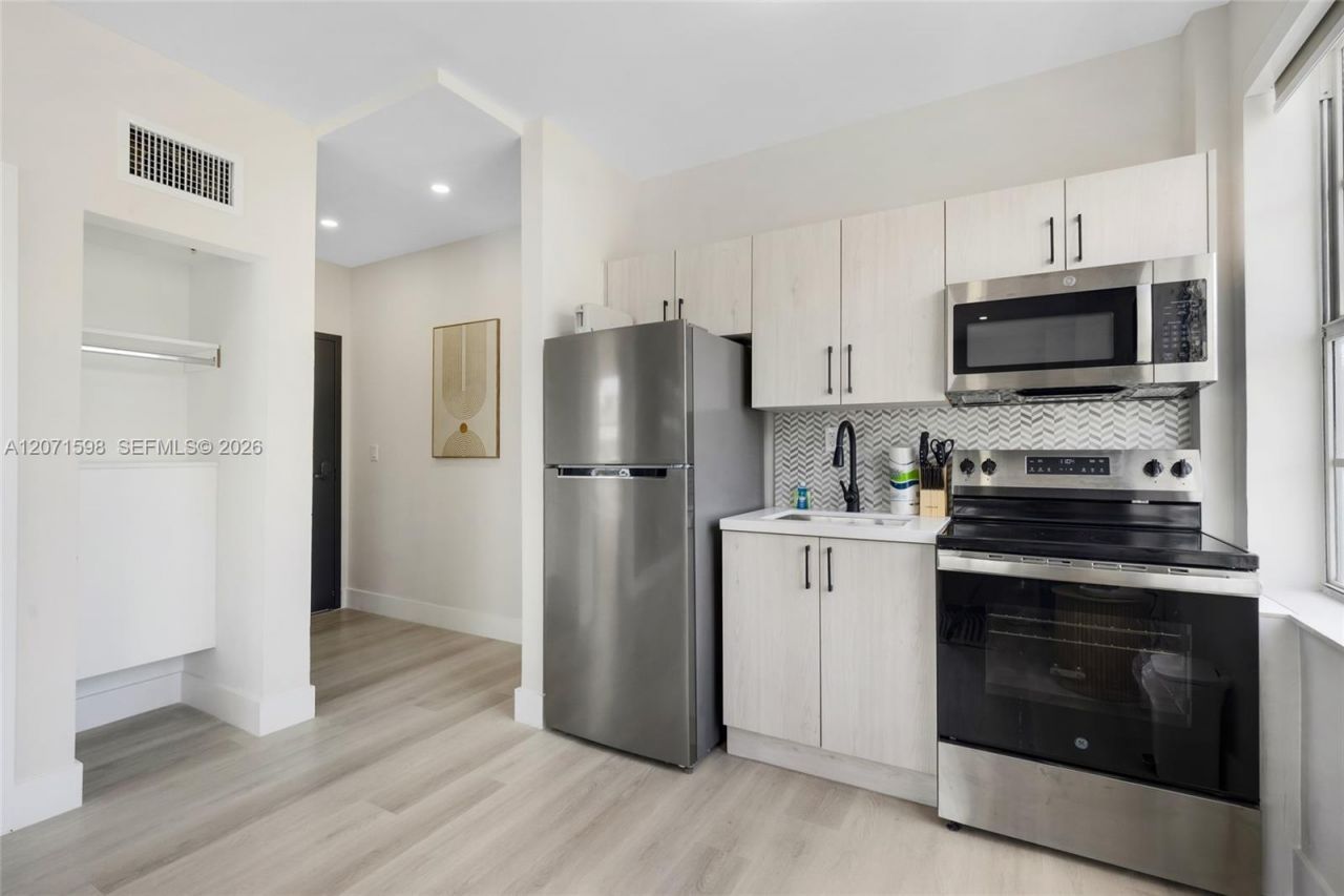 727 Collins Ave , Miami Beach, FL 33139 Photo