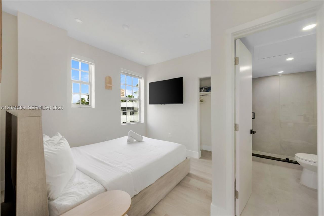 727 Collins Ave , Miami Beach, FL 33139 Photo