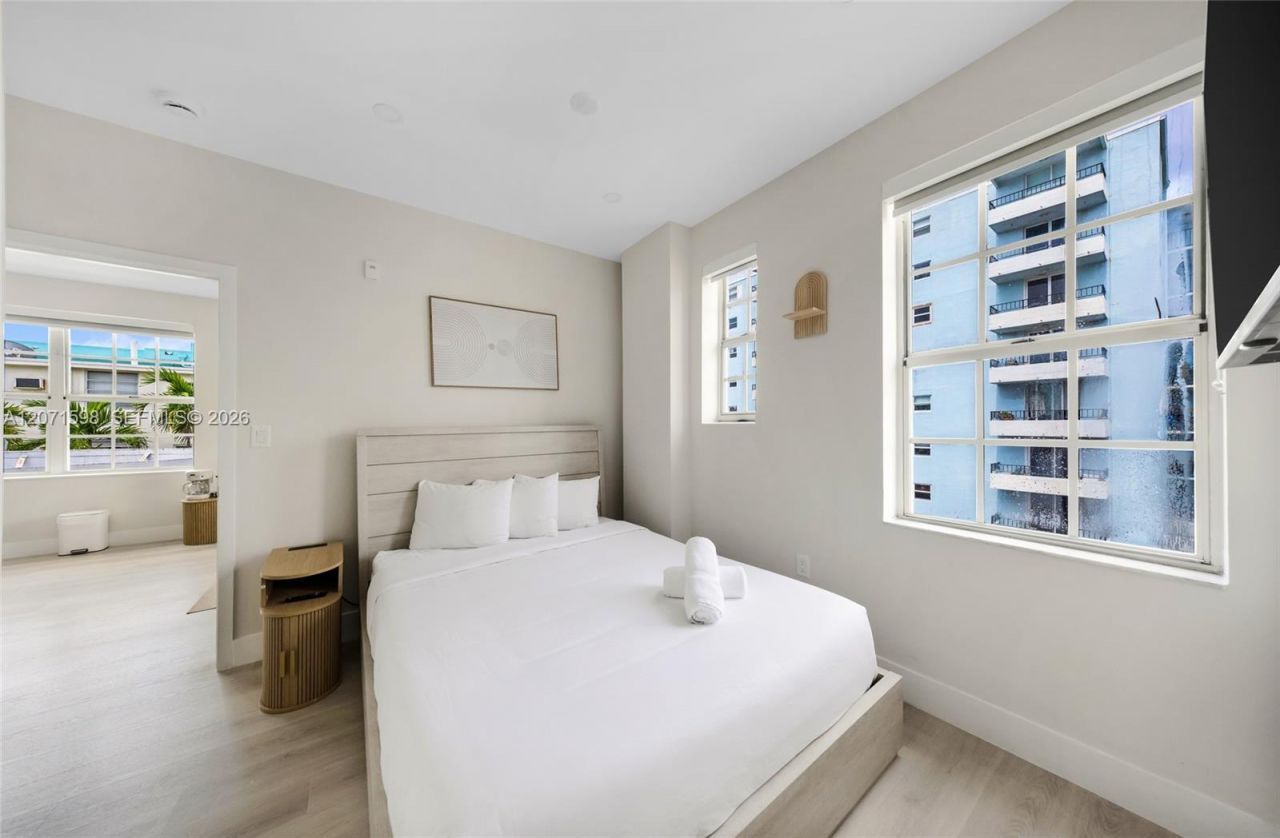 727 Collins Ave , Miami Beach, FL 33139 Photo
