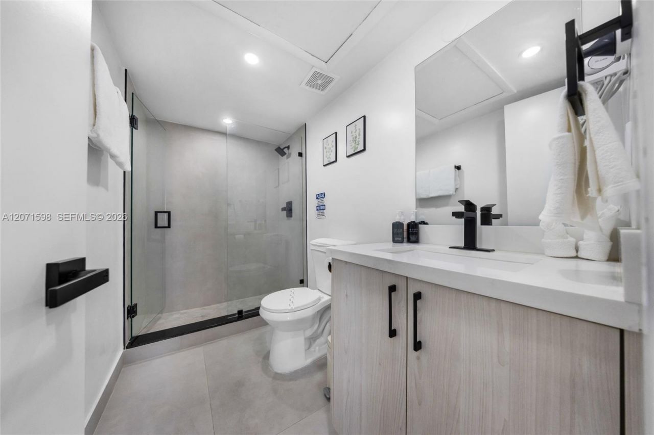 727 Collins Ave , Miami Beach, FL 33139 Photo