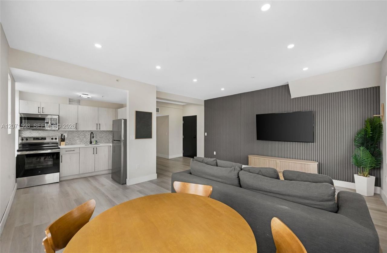 727 Collins Ave , Miami Beach, FL 33139 Photo