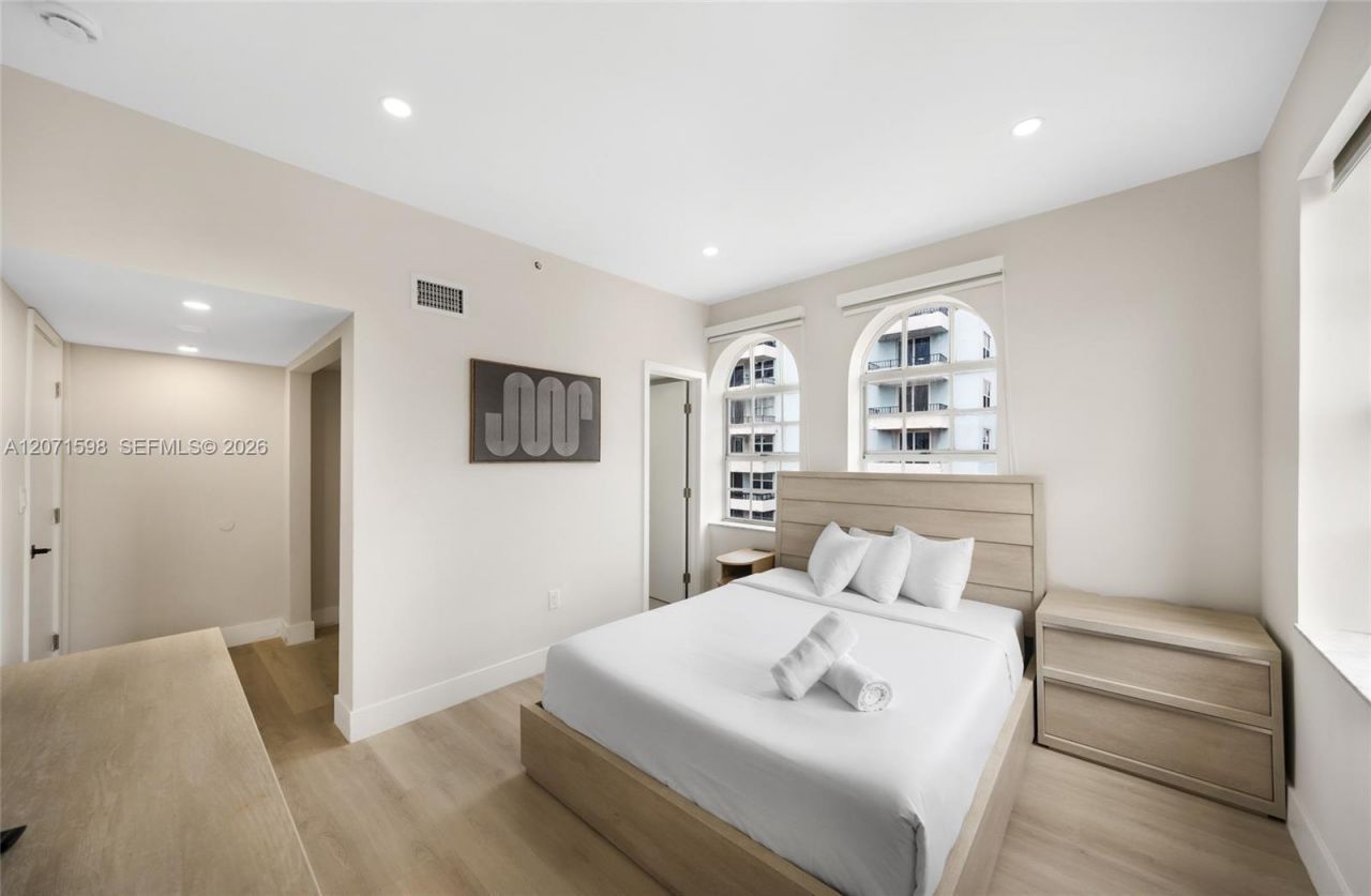727 Collins Ave , Miami Beach, FL 33139 Photo