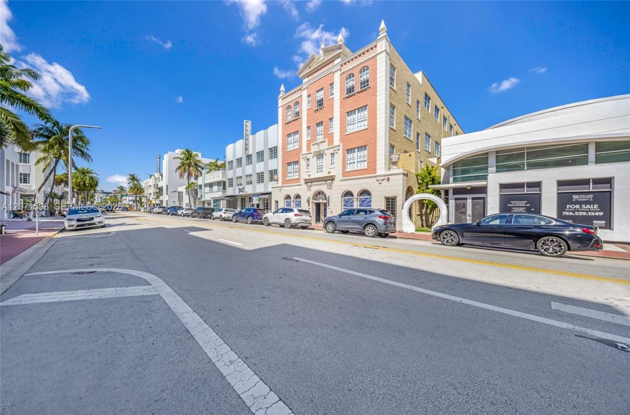 727 Collins Ave , Miami Beach, FL 33139 Photo