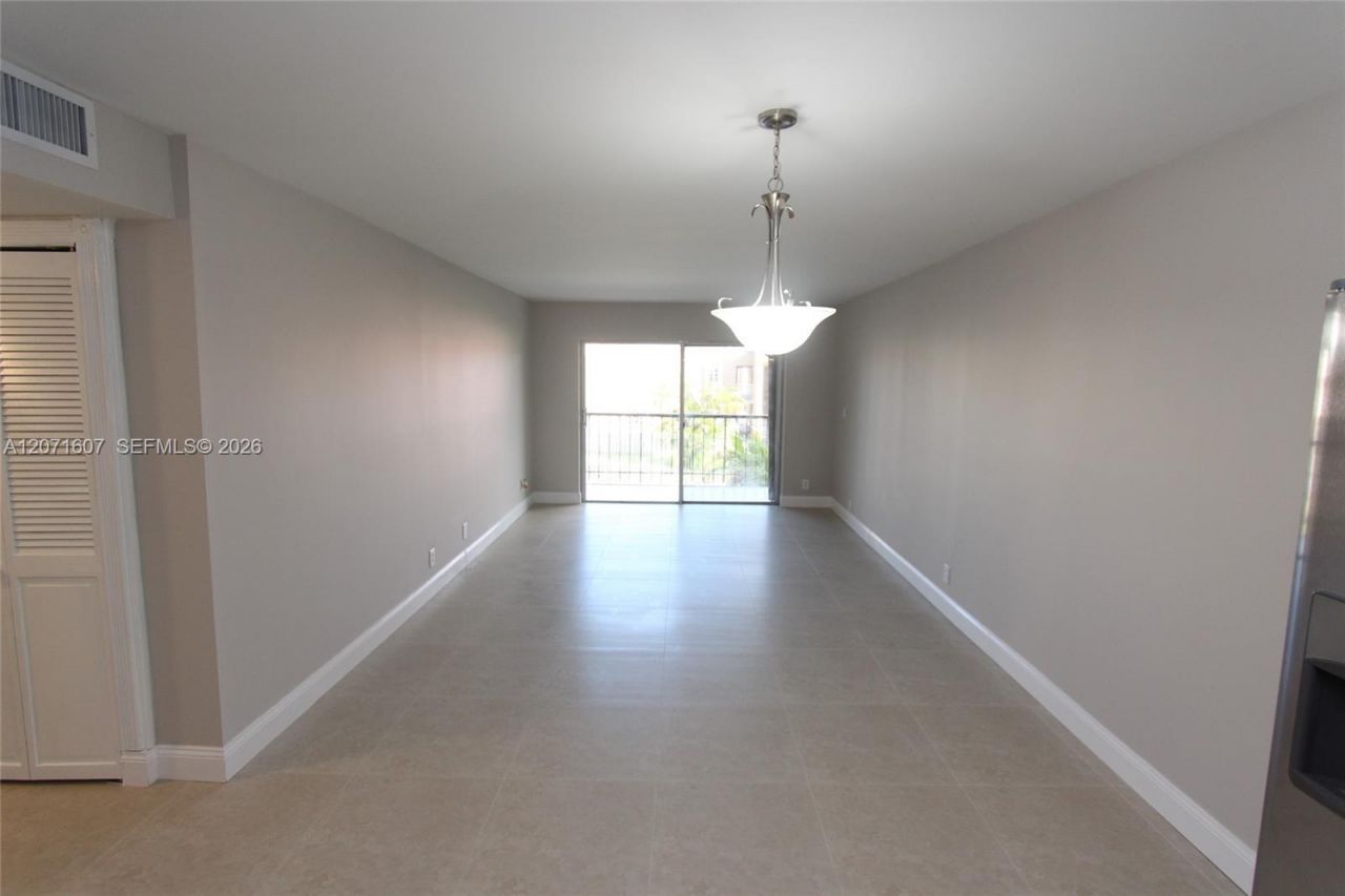 8005 Lake Dr, Unit 212, Doral, FL 33166 Photo