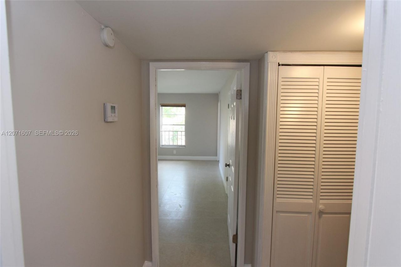 8005 Lake Dr, Unit 212, Doral, FL 33166 Photo