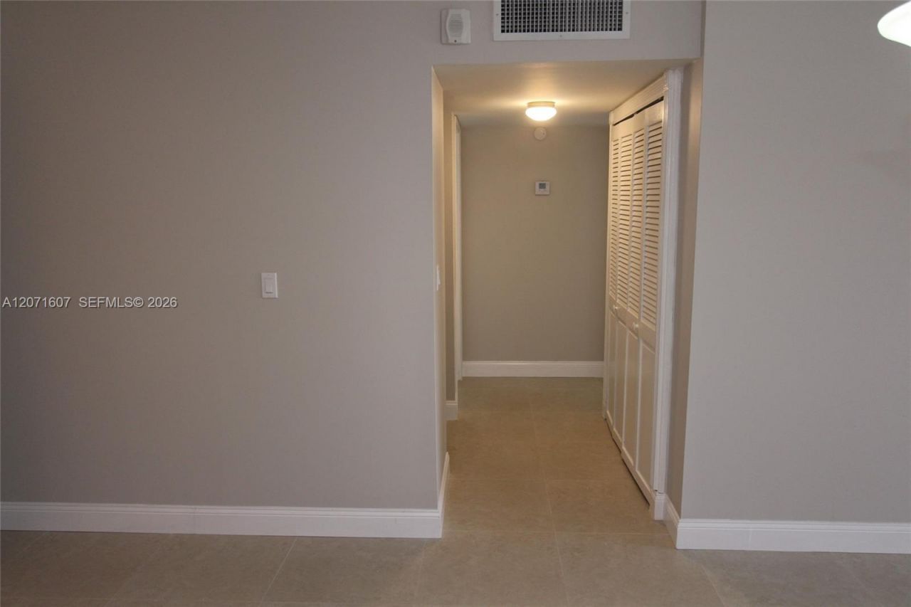 8005 Lake Dr, Unit 212, Doral, FL 33166 Photo