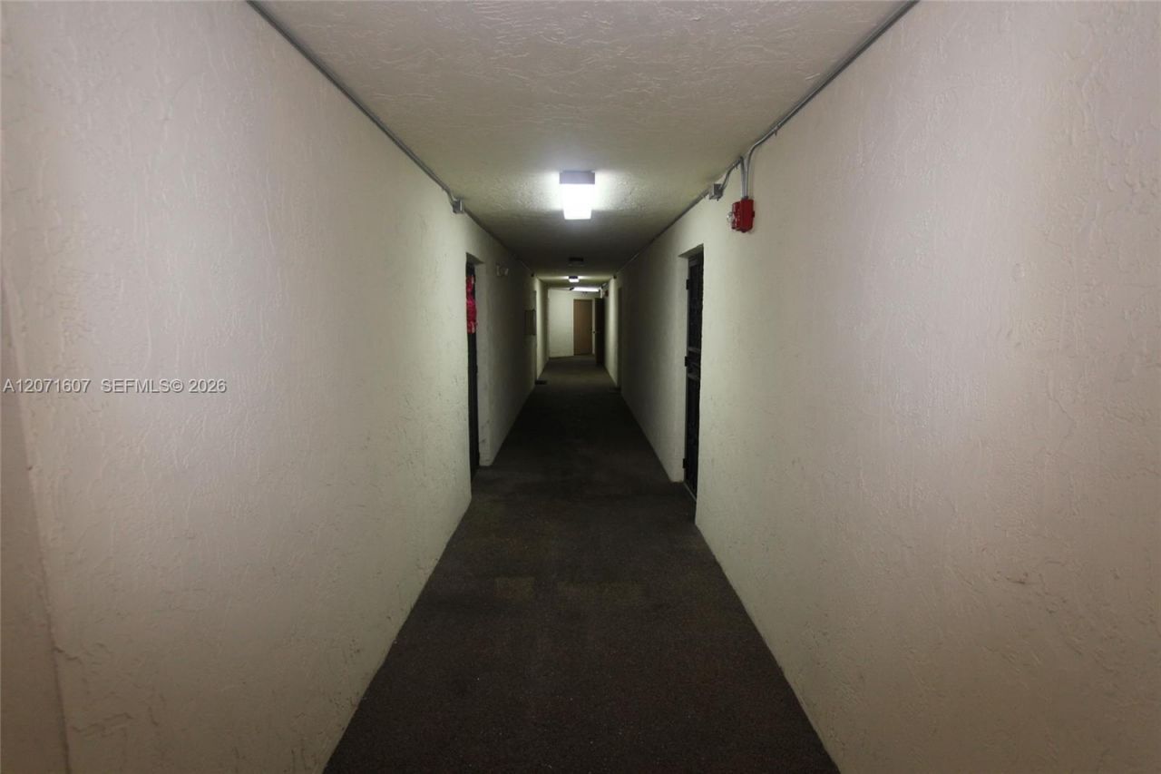 8005 Lake Dr, Unit 212, Doral, FL 33166 Photo