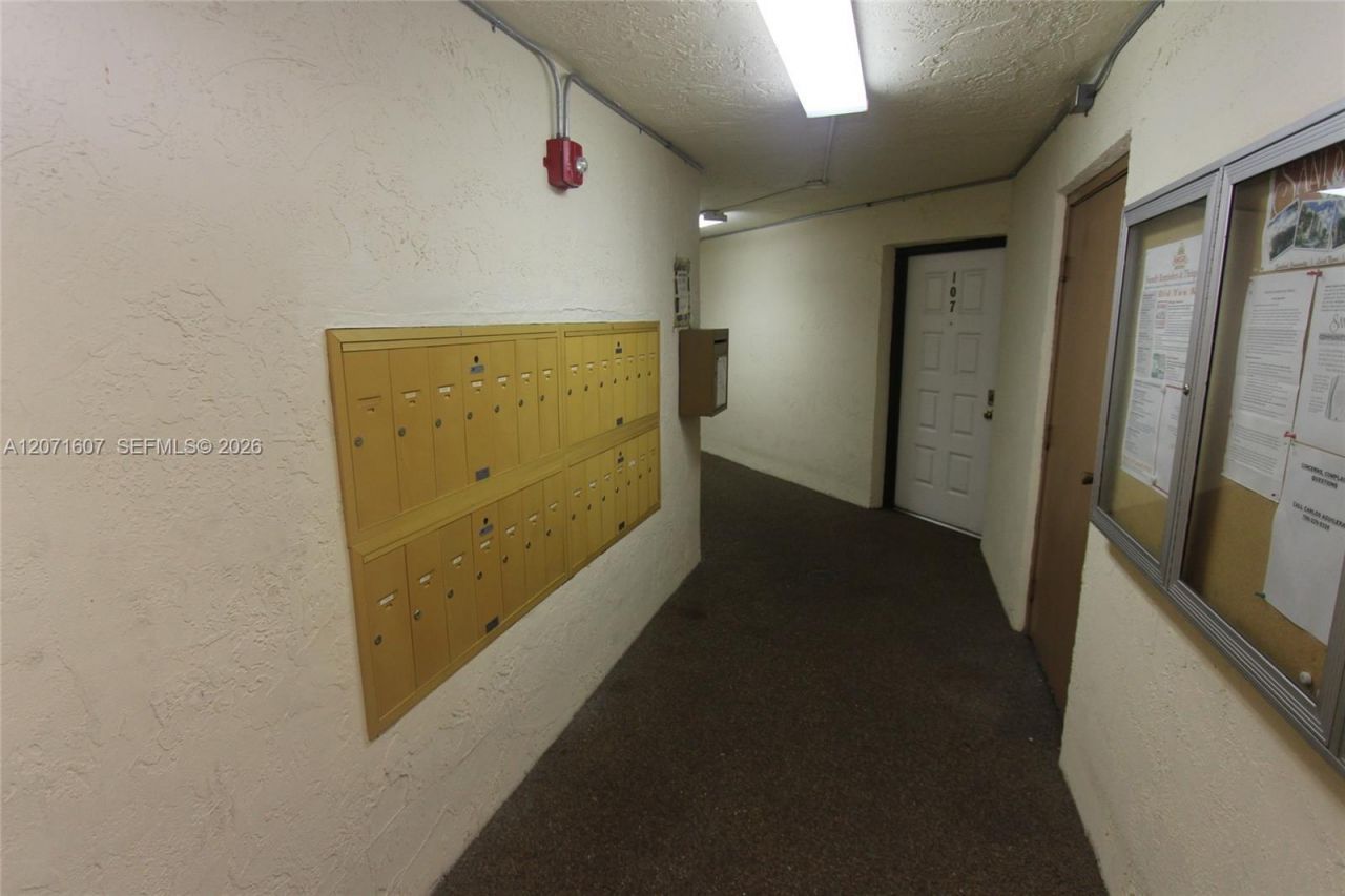 8005 Lake Dr, Unit 212, Doral, FL 33166 Photo