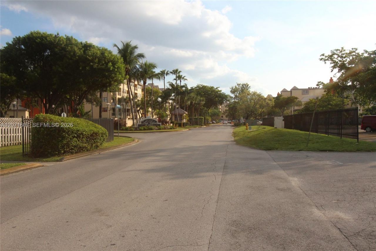 8005 Lake Dr, Unit 212, Doral, FL 33166 Photo