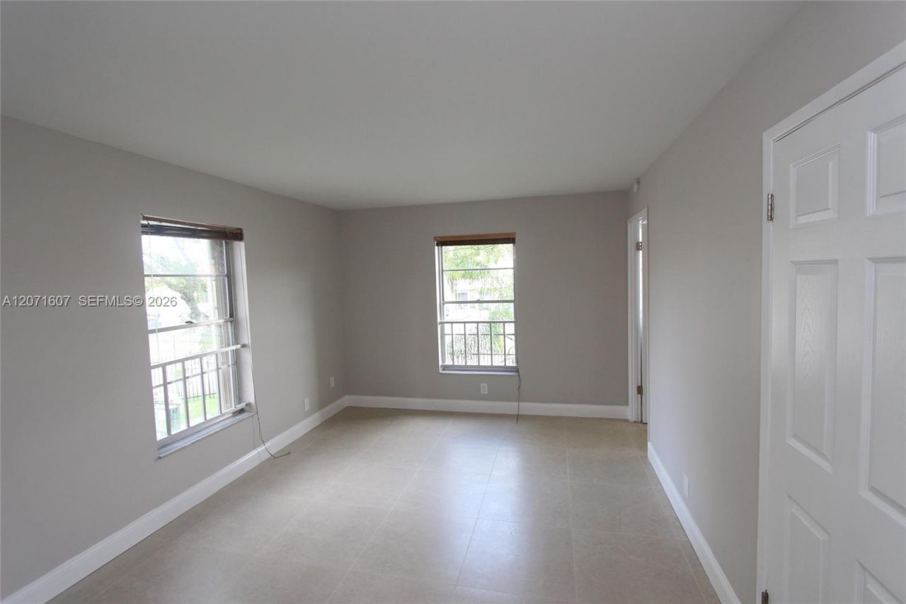 8005 Lake Dr, Unit 212, Doral, FL 33166 Photo