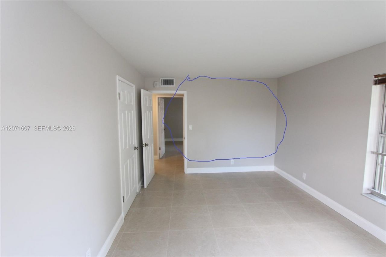 8005 Lake Dr, Unit 212, Doral, FL 33166 Photo