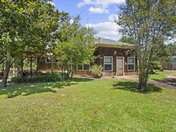 5852 Congress St, Gulf Breeze, FL 32563