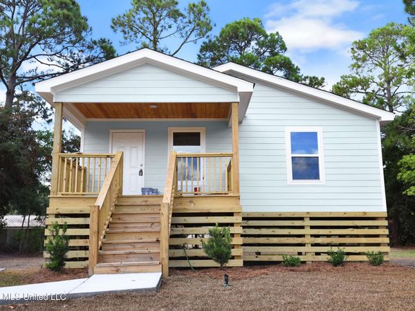 4706 W Bel Meade Avenue, Pascagoula, MS 39581