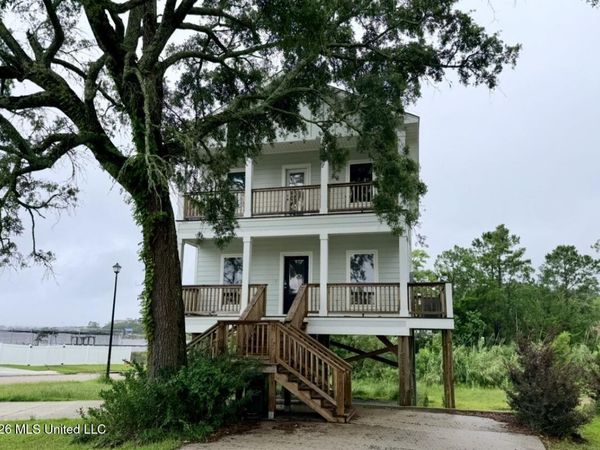 759 Baybreeze Drive, Biloxi, MS 39532