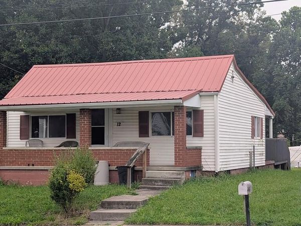 12 Locust Ave, Moundsville, WV 26041