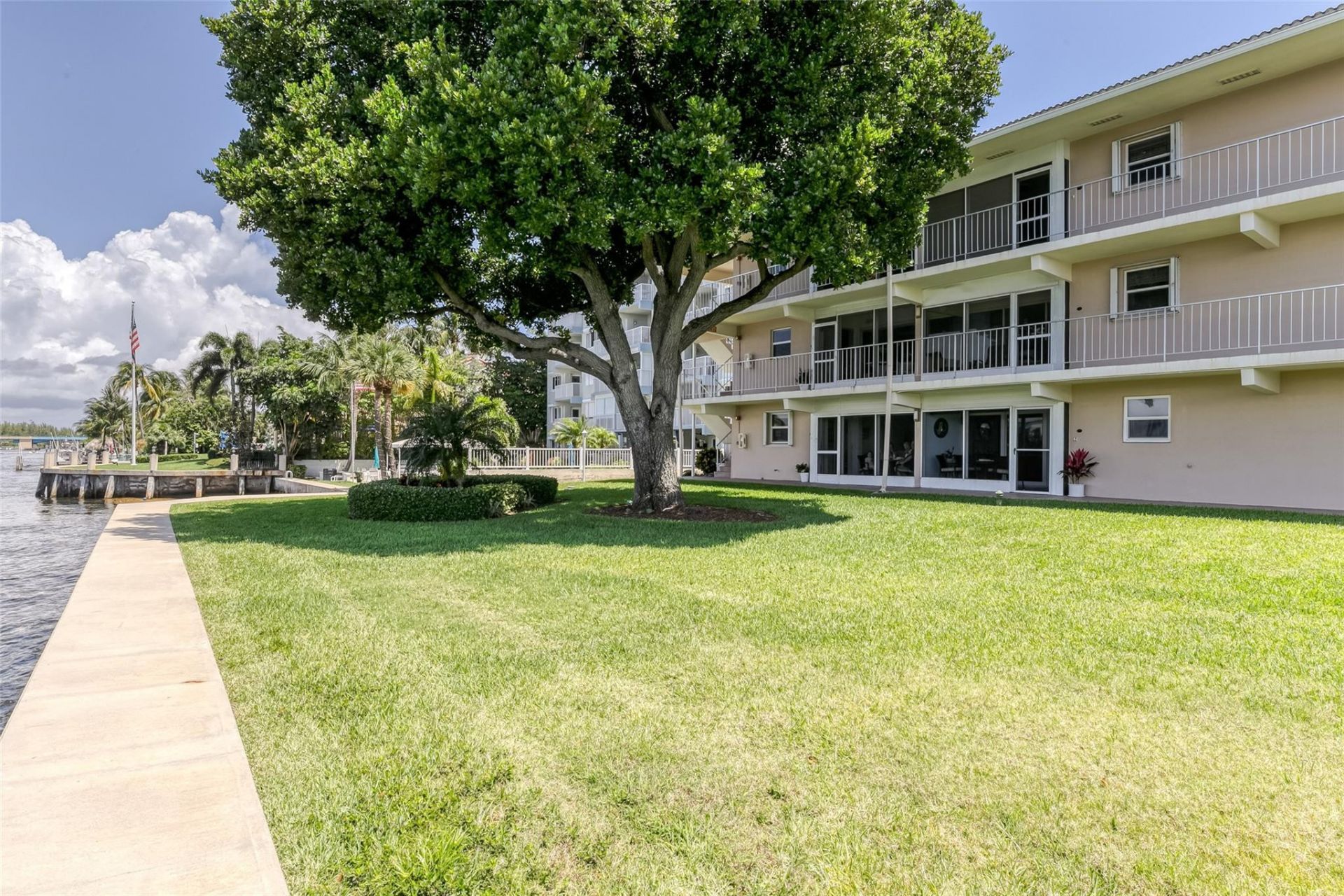 745 SE 19th Avenue, Unit 136, Deerfield Beach, FL 33441 Photo