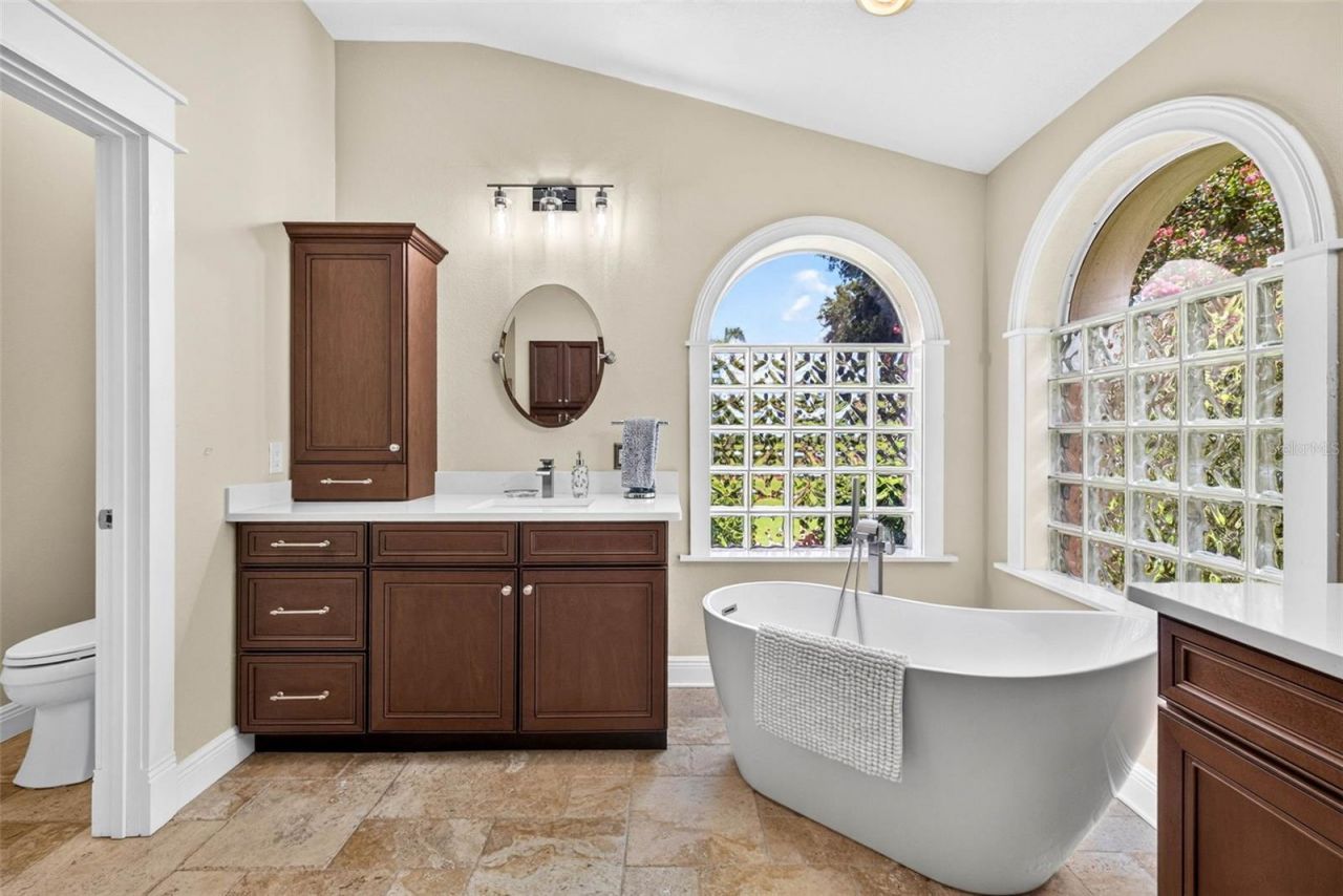 3918 S Nine Drive , Valrico, FL 33596 Photo