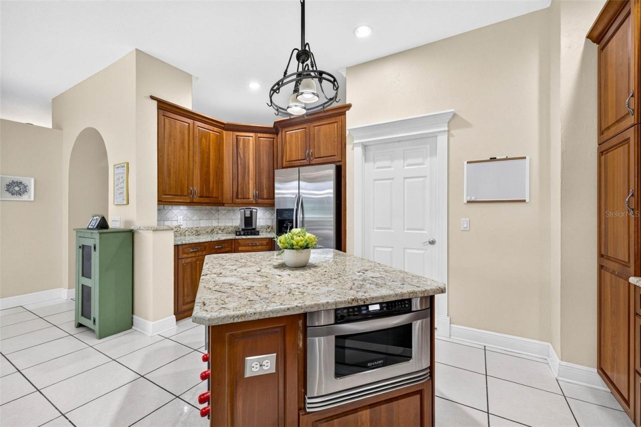 3918 S Nine Drive , Valrico, FL 33596 Photo