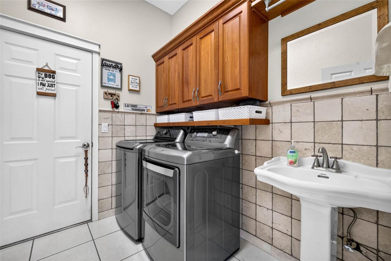 3918 S Nine Drive , Valrico, FL 33596 Photo