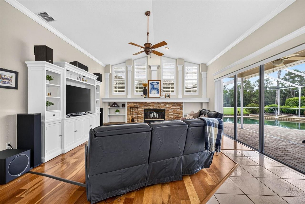 3918 S Nine Drive , Valrico, FL 33596 Photo