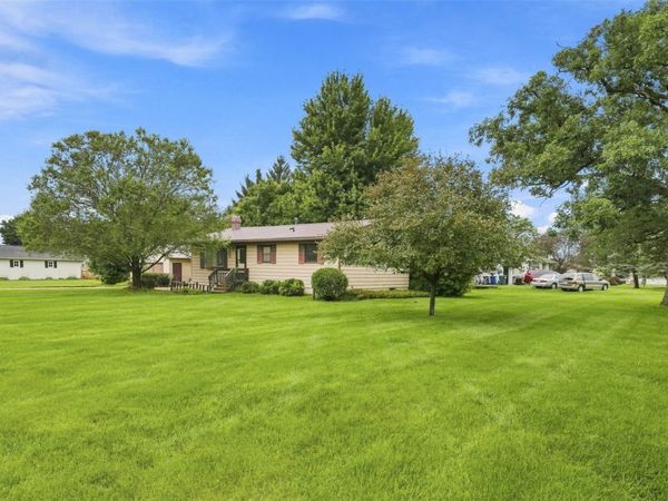 505 S Troy Road, Robins, IA 52328
