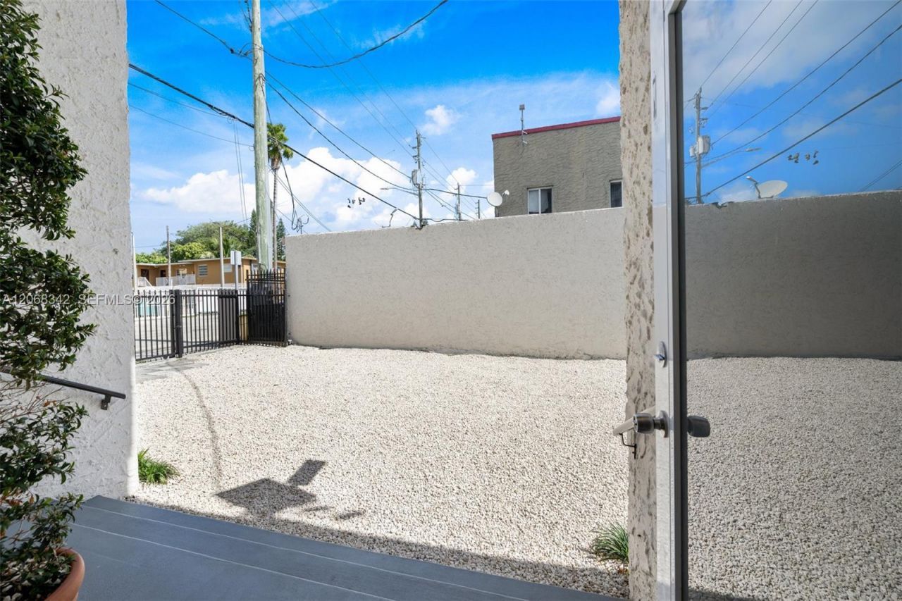 403 SW 12th Ave , Miami, FL 33130 Photo
