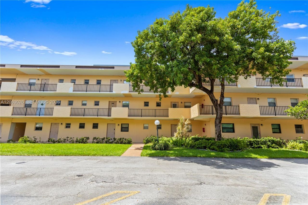201 Berkley Rd , Unit 309, Hollywood, FL 33024 Photo
