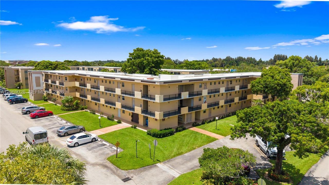 201 Berkley Rd , Unit 309, Hollywood, FL 33024 Photo