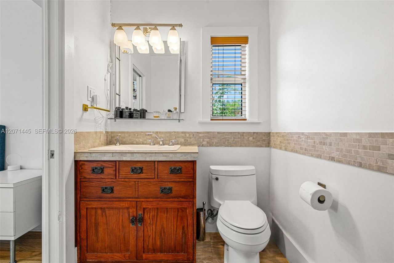 7970 Hawthorne Ave , Miami Beach, FL 33141 Photo