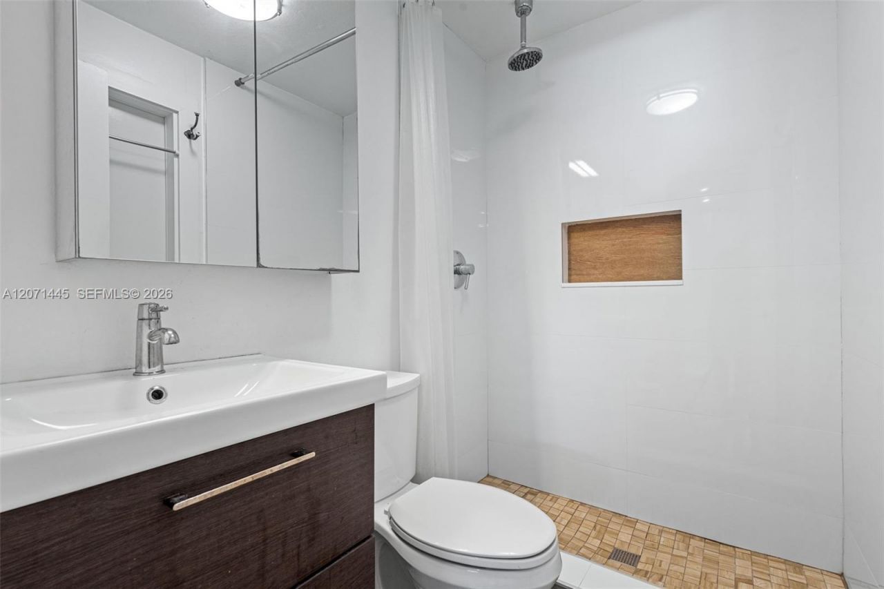 7970 Hawthorne Ave , Miami Beach, FL 33141 Photo