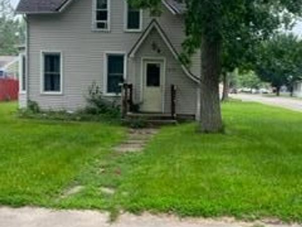 1450 4th Avenue, Windom, MN 56101
