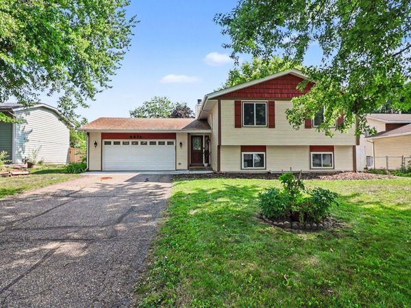 5675 W 137th Street , Savage, MN 55378