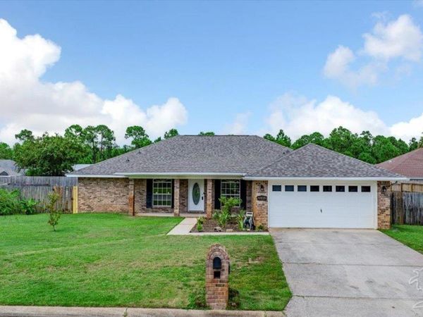 9939 Parker Lake Cir, Navarre, FL 32566