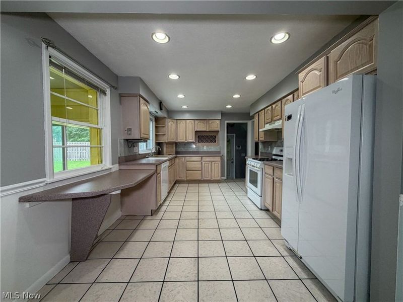 228 Wolcott Drive, Boardman, OH 44512 Photo 9
