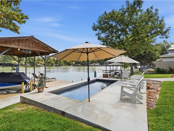 210 Admiral Benbow Lane , McQueeney, TX 78123