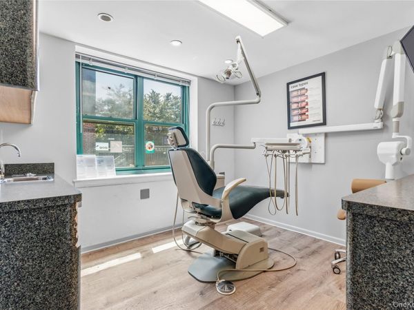 210 Atlantic Avenue , Unit AA3, Lynbrook, NY 11563