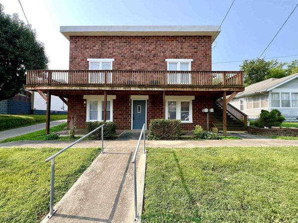 218 W Vine Street, Oakland City, IN 47660