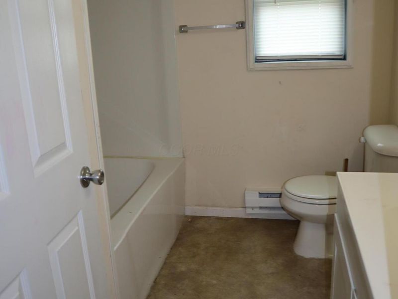 1222 E Temple Street , Washington Court House, OH 43160 Photo 3