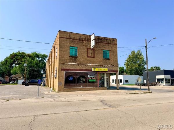 150 W Yoakum Avenue , Chaffee, MO 63740
