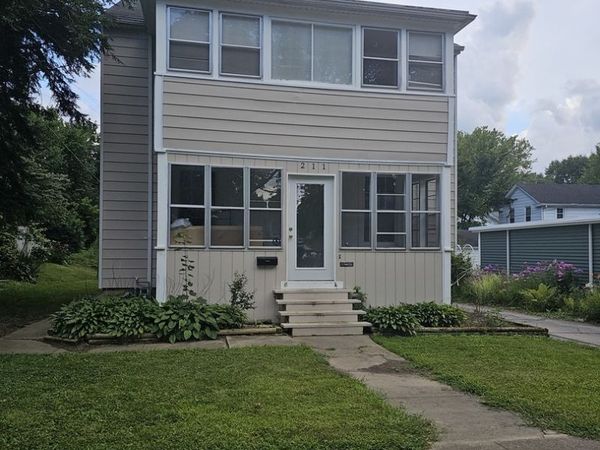 211 Edwards Avenue, Unit 2, West Dundee, IL 60118
