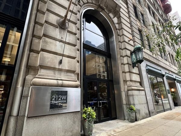 212 W Washington Street , Unit 1012, Chicago, IL 60606