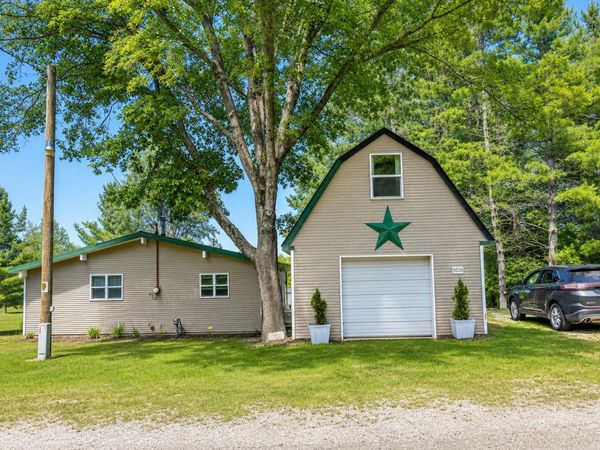 9226 Lakeside Drive, Atlanta, MI 49709