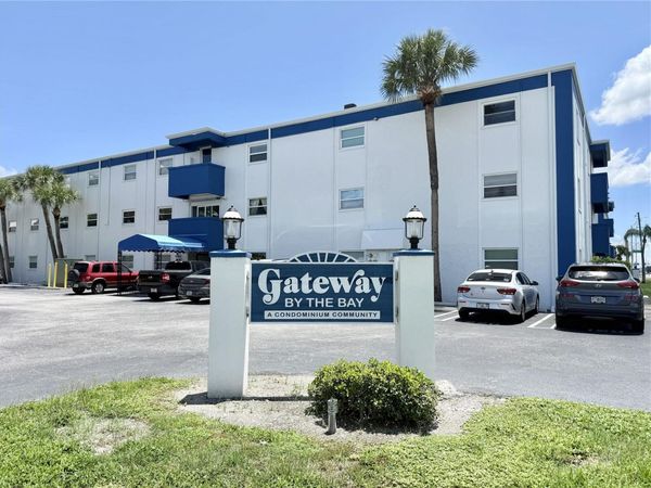 350 79TH AVE N , Unit 102, ST PETERSBURG, FL 33702