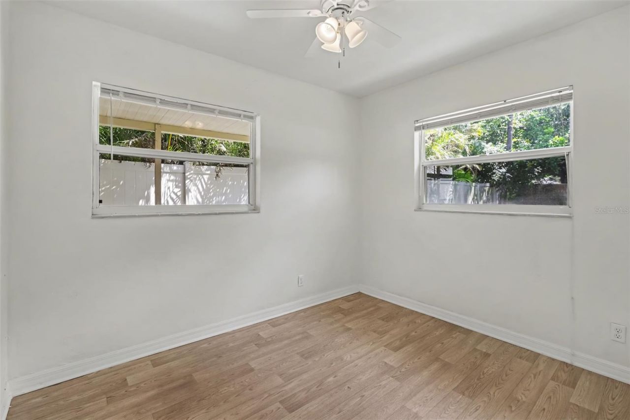 5585 Atlantic Avenue N, Saint Petersburg, FL 33703 Photo