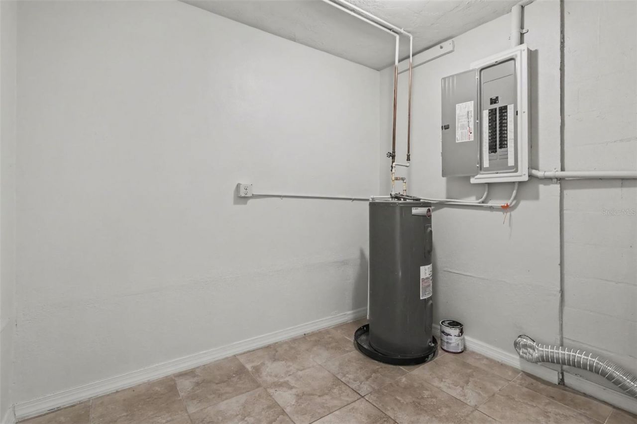 5585 Atlantic Avenue N, Saint Petersburg, FL 33703 Photo