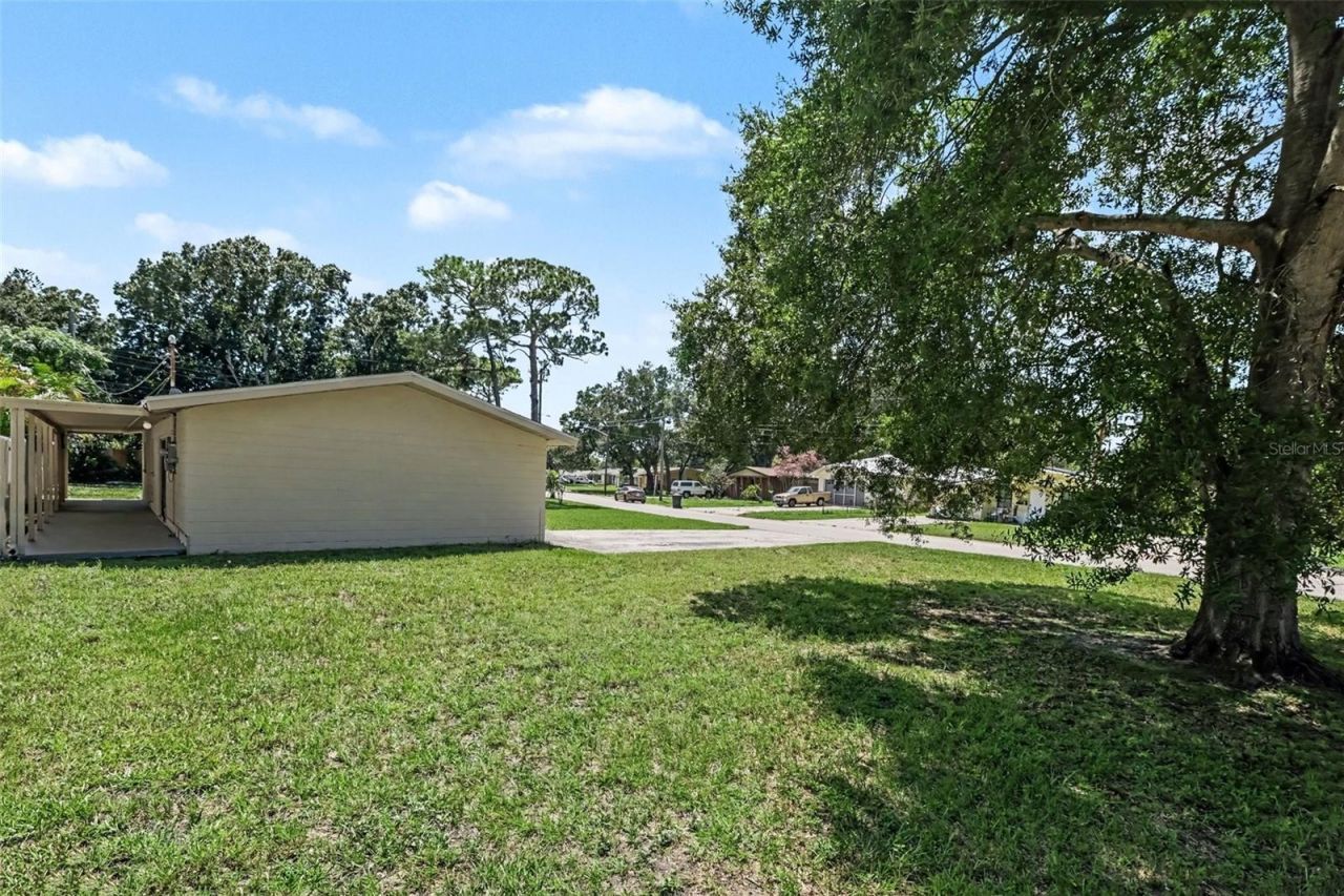 5585 Atlantic Avenue N, Saint Petersburg, FL 33703 Photo