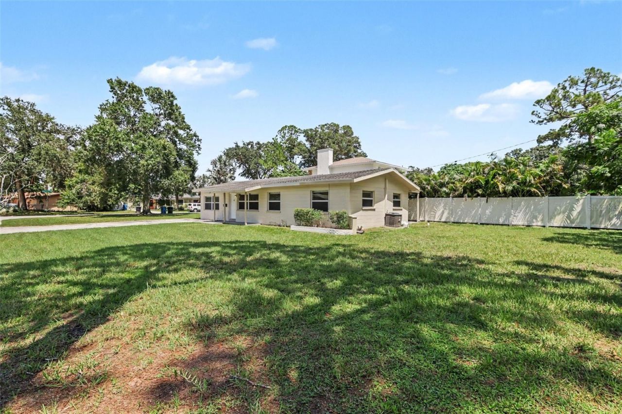 5585 Atlantic Avenue N, Saint Petersburg, FL 33703 Photo